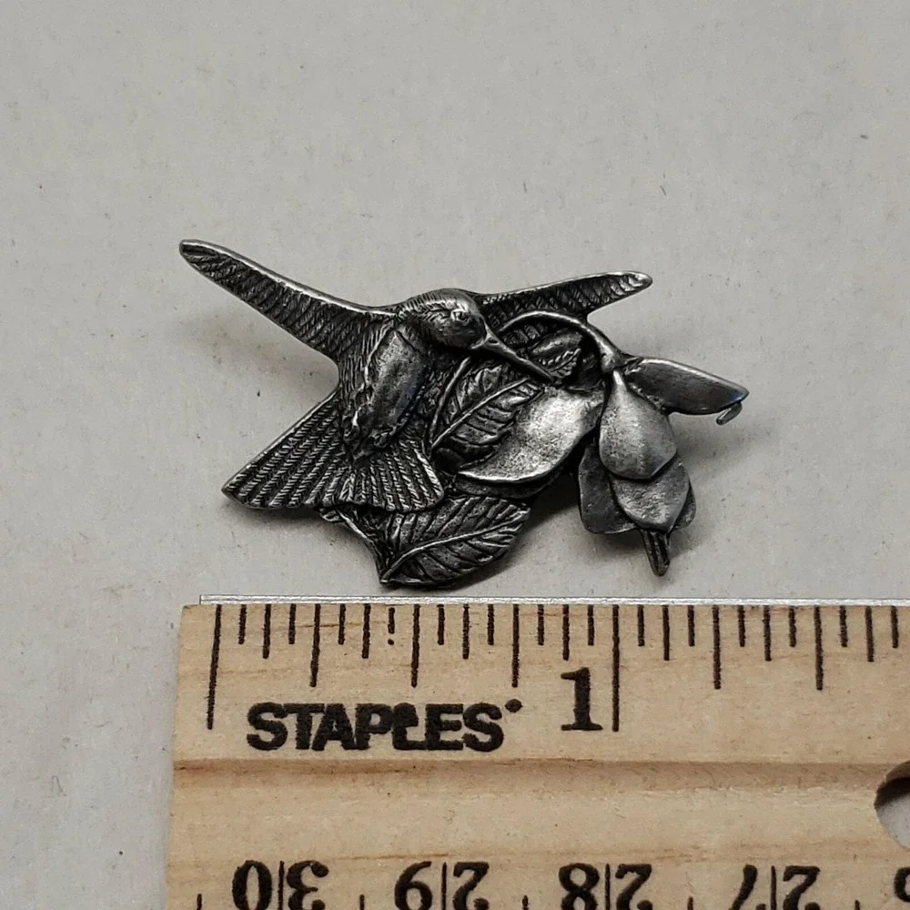 Vintage 1996 Birds & Blooms premiere edition hummingbird brooch pin‎